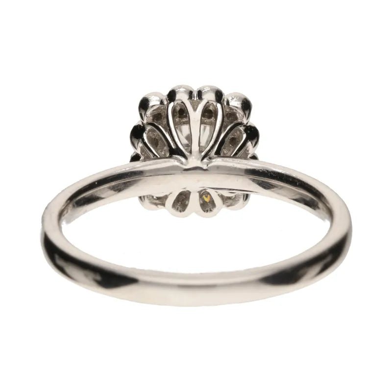 18ct White Gold Square Cushion Cut Diamond Ring257050