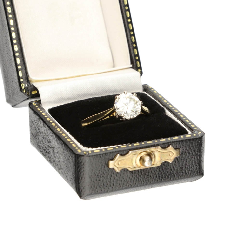 Pre-Owned 18ct Yellow Gold 1.5ct Diamond Solitaire Ring image 0
