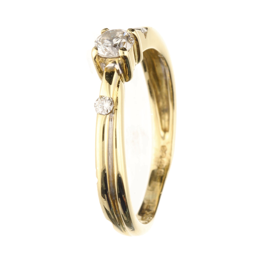 Pre-Owned 18ct Yellow Gold Diamond Ring