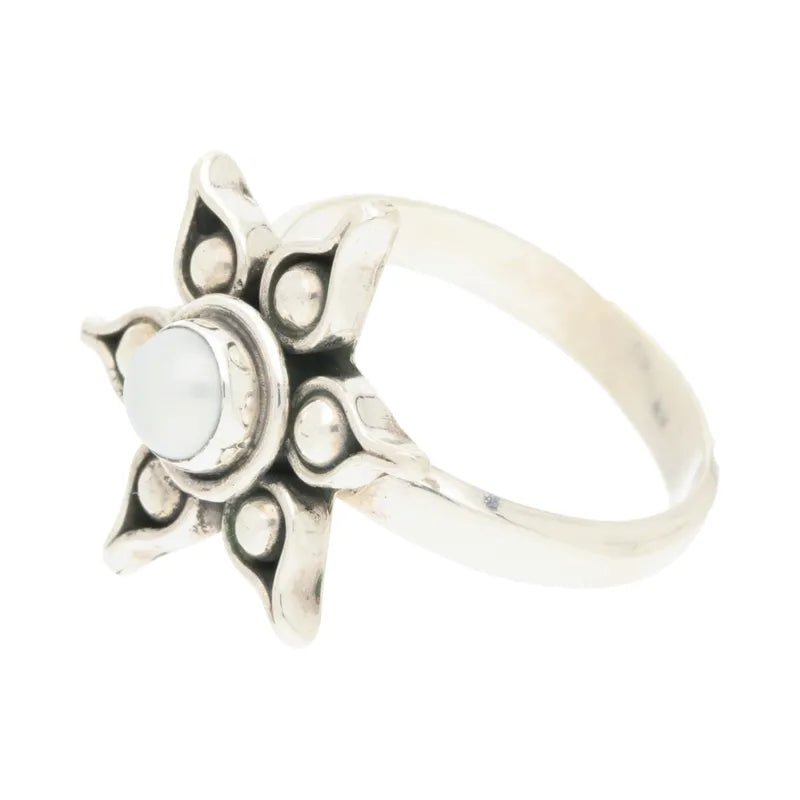 Chic Pre - Owned Sterling Silver Pearl Set Sun Ring2026W38-23-10