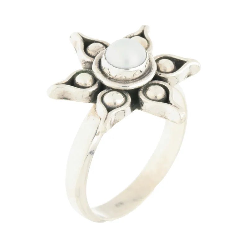 Chic Pre - Owned Sterling Silver Pearl Set Sun Ring2026W38-23-10