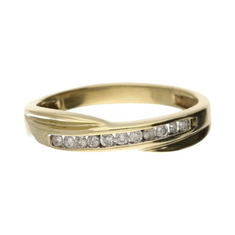 Elegant Pre - Owned 9ct Gold Channel Set Diamond Cross Over Ring2026w35-21-1