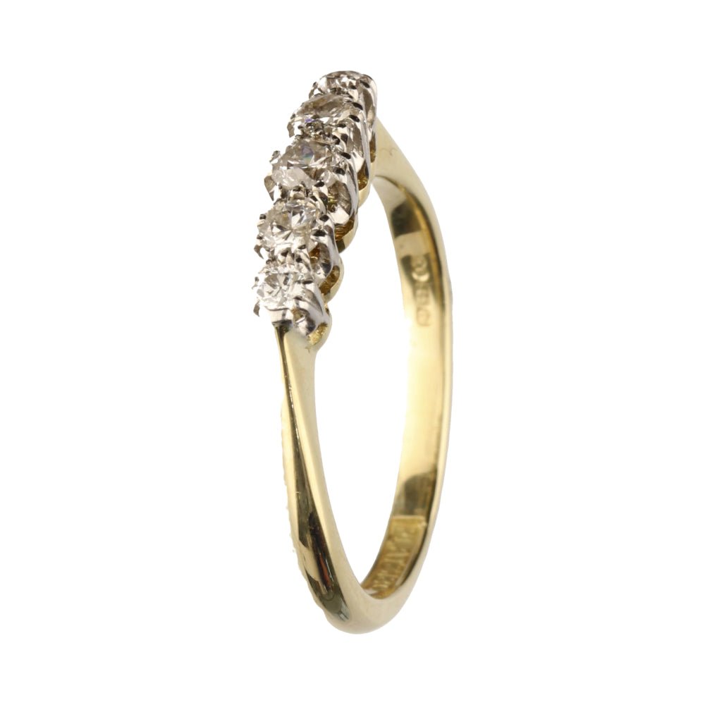 Pre - Owned 14ct Yellow Gold Graduated 5 Stone Diamond Ring