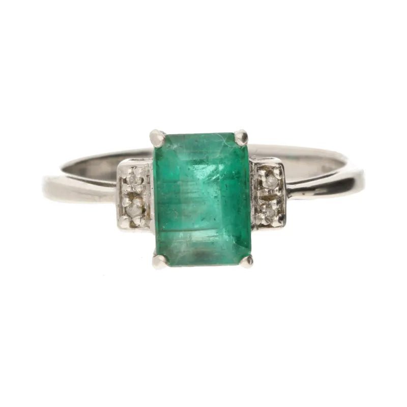 Pre - Owned 9ct White Gold Emerald & Diamond Set Ring2026W32-15-10