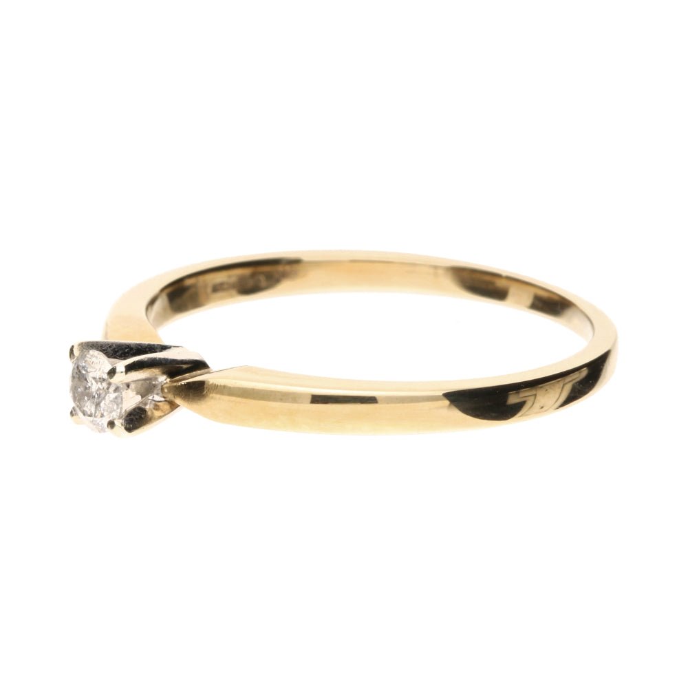 Pre - Owned 9ct Yellow Gold Diamond Solitaire Ring.