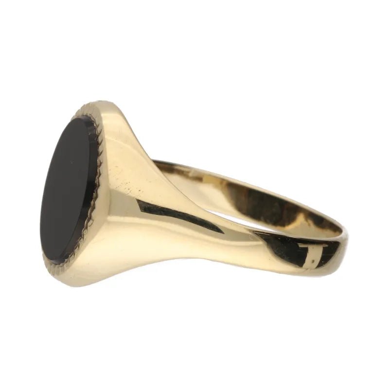 Pre - Owned 9ct Yellow Gold Oval Onyx Signet Ring2026W34-26-6