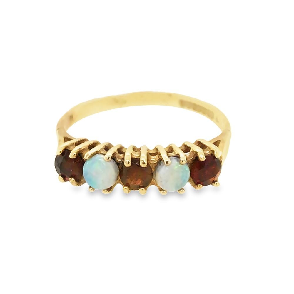 Pre-Owned 9ct Yellow Gold Garnet &amp; Opal Ring 1.67g image 0