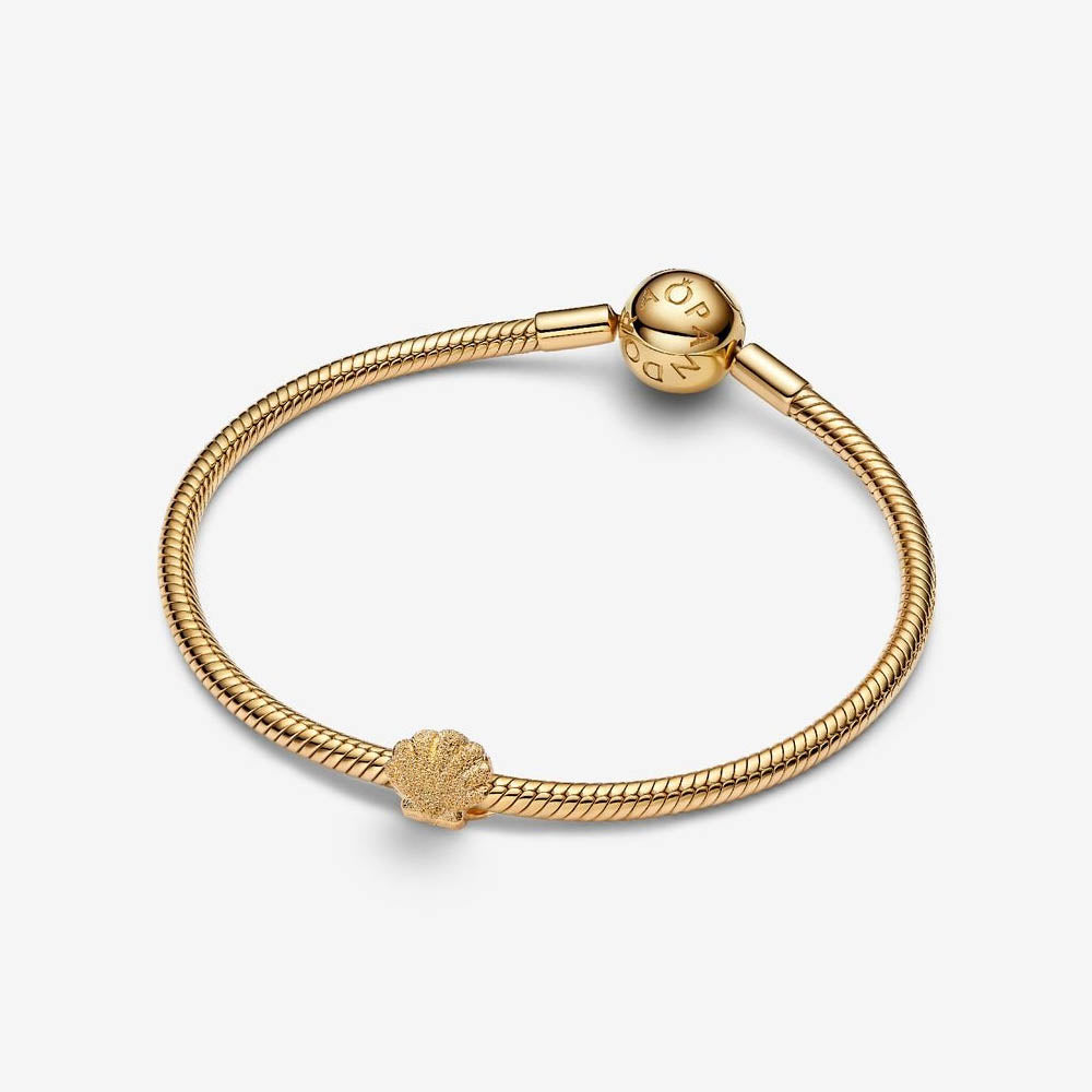 PANDORA Textured Shell Mini Charm 764057C00