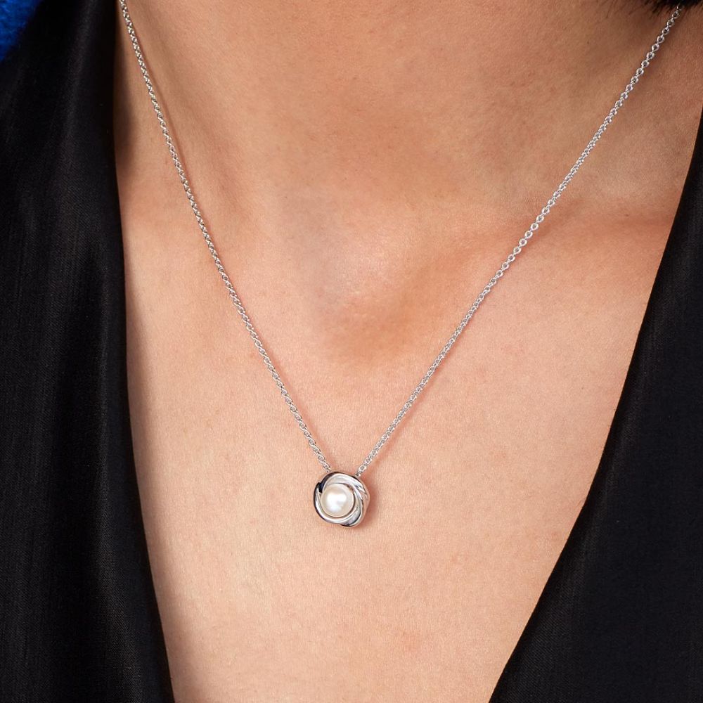 Kit Heath Bevel Trilogy Pearl 18" Necklace 9161FP