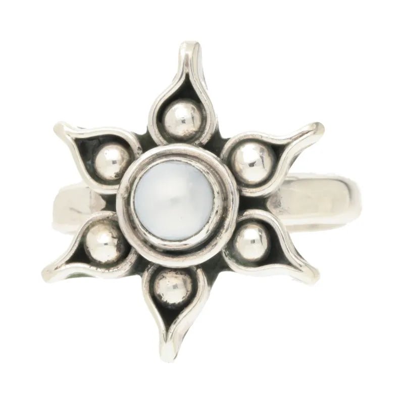 Chic Pre - Owned Sterling Silver Pearl Set Sun Ring2026W38-23-10