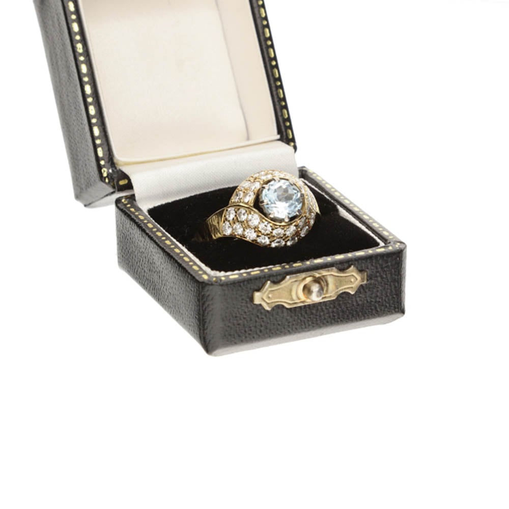Pre-Owned 18ct Yellow Gold Blue Topaz &amp; Diamond Cluster Ring image 0