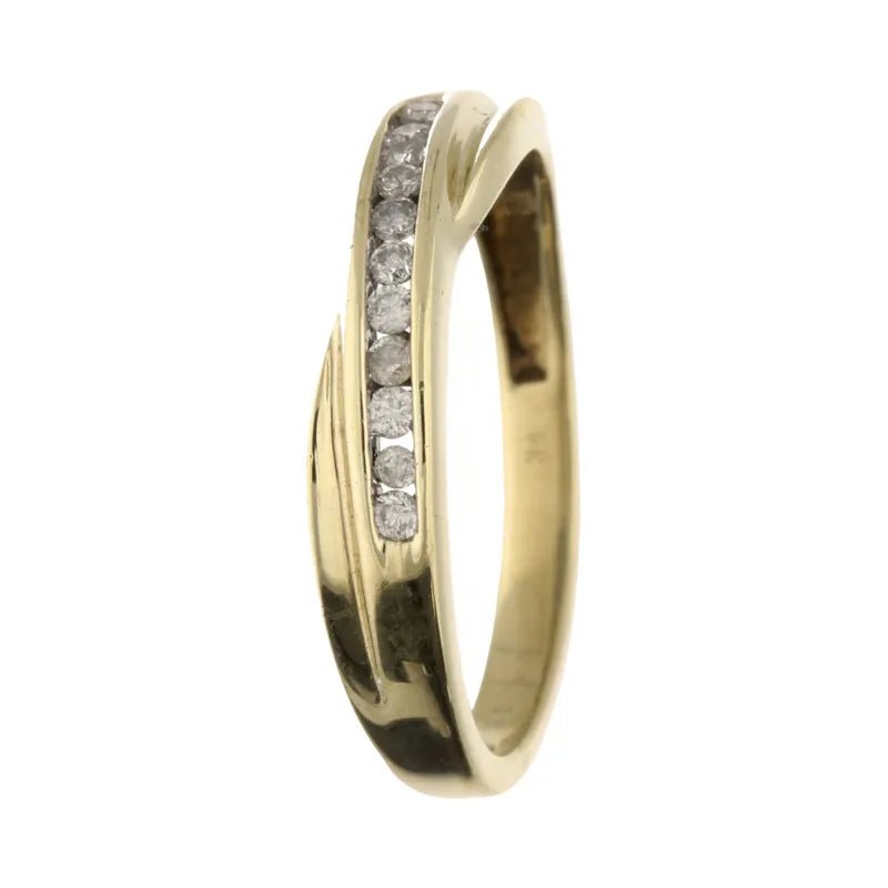 Elegant Pre - Owned 9ct Gold Channel Set Diamond Cross Over Ring2026w35-21-1