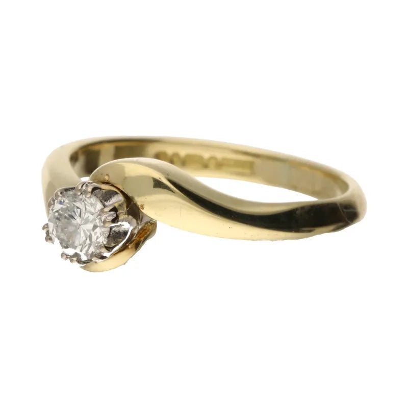 Eye - Catching Pre - Owned 18ct Gold Diamond Swirl Solitaire2026W35-35-6