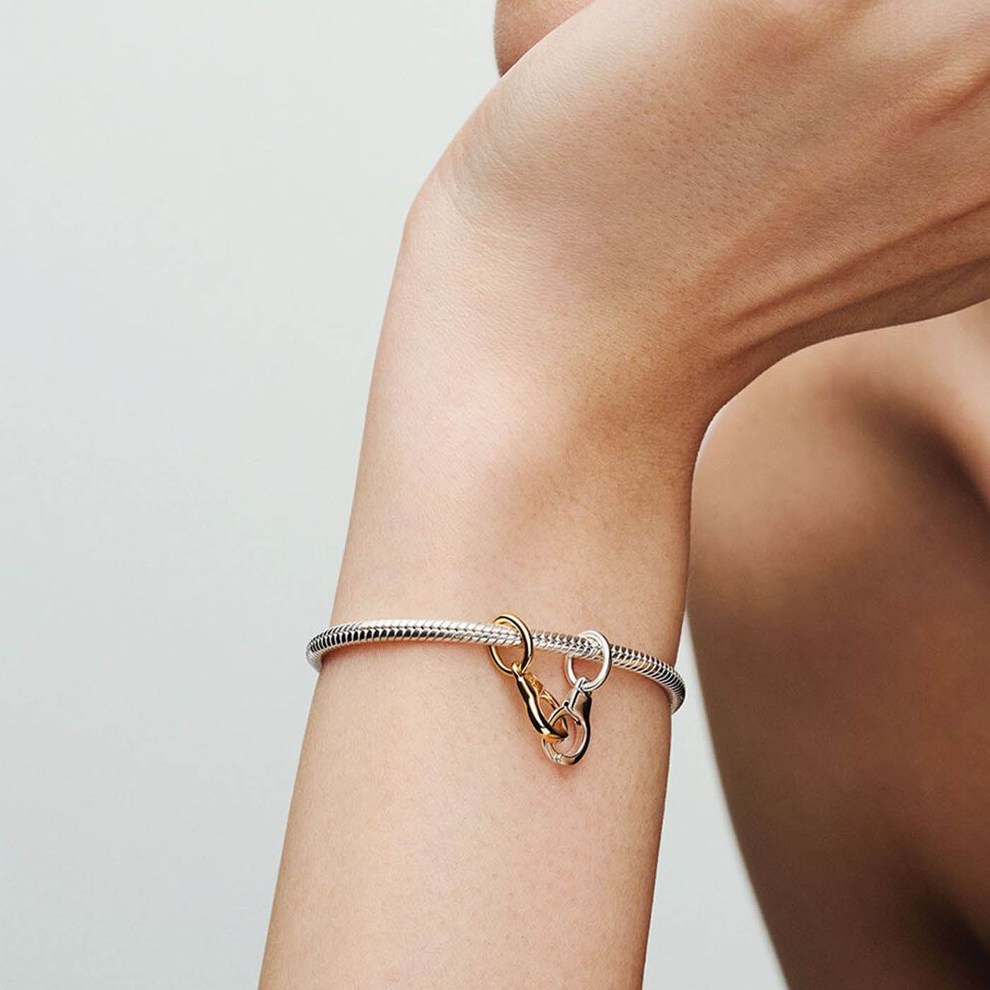 PANDORA Openable & Splittable Handcuffs Dangle Charm 763435C00270600