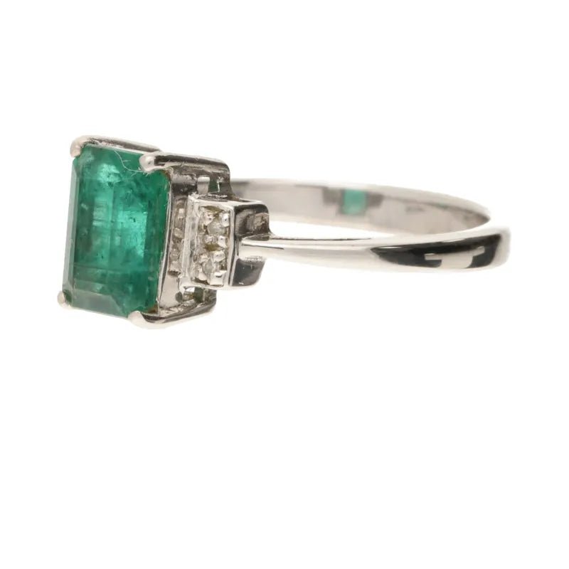 Pre - Owned 9ct White Gold Emerald & Diamond Set Ring2026W32-15-10