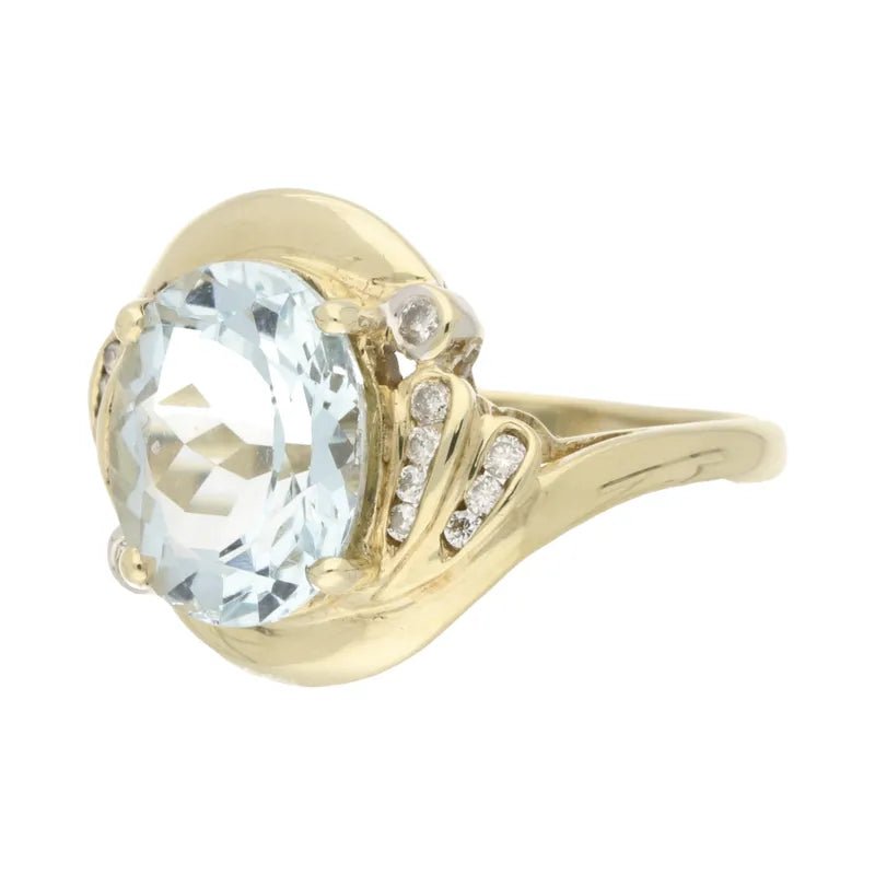 Pre - Owned 9ct Yellow Gold Oval Aquamarine & Diamond Cluster Ring2025W24-10-2