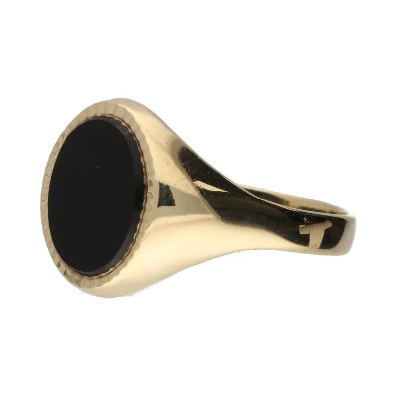 Pre - Owned 9ct Yellow Gold Oval Onyx Signet Ring2026W34-26-6