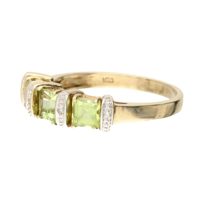 Pre - Owned 9ct Yellow Gold Princess Cut Peridot & Diamond Cluster Ring2026W31-1-1
