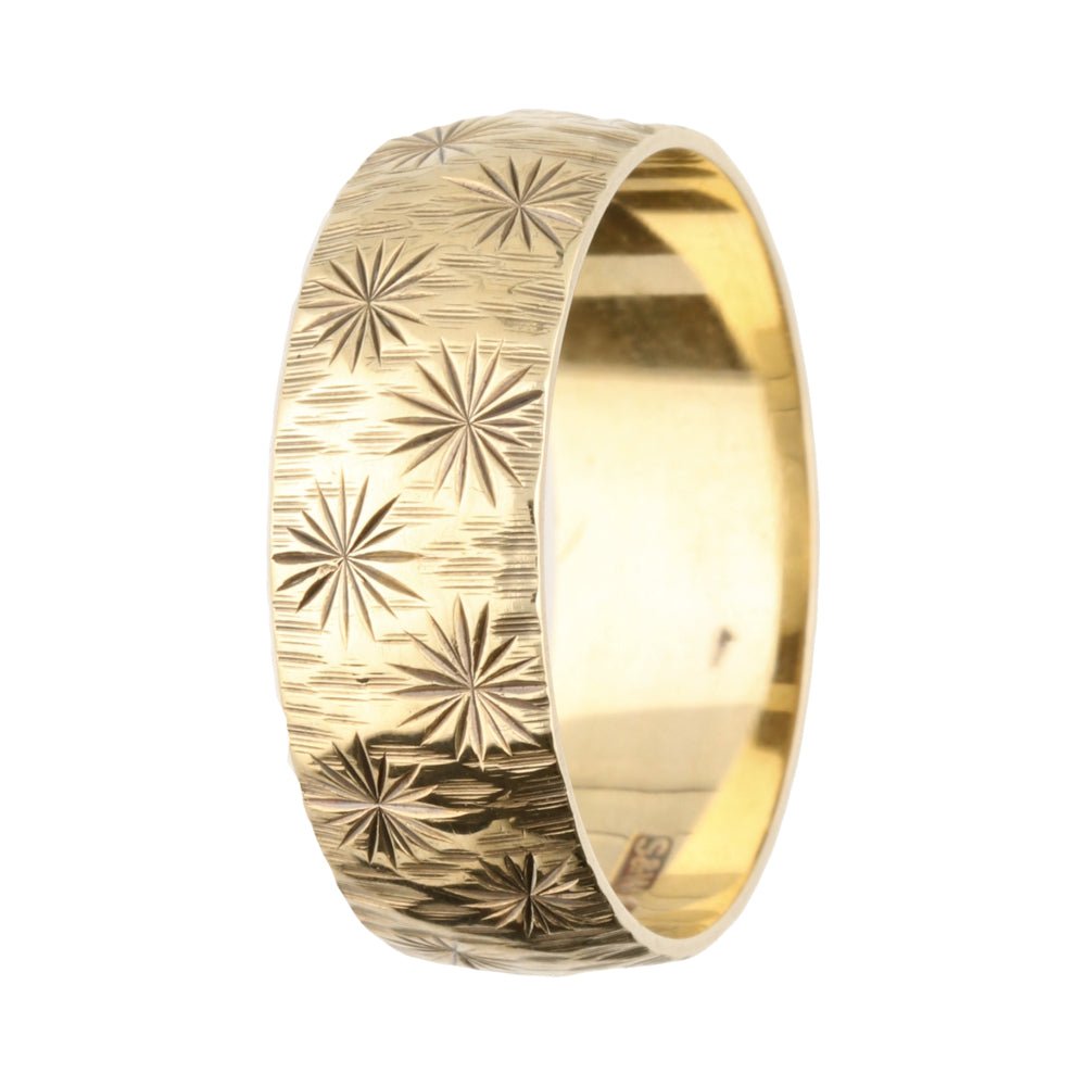 Pre - Owned 9ct Yellow Gold Star Design 6mm Wedding Ring2025W16-26