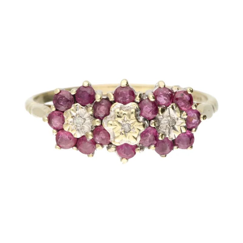 Stylish Pre - Owned 9ct Ruby & Diamond Cluster Ring2026W35-16-1