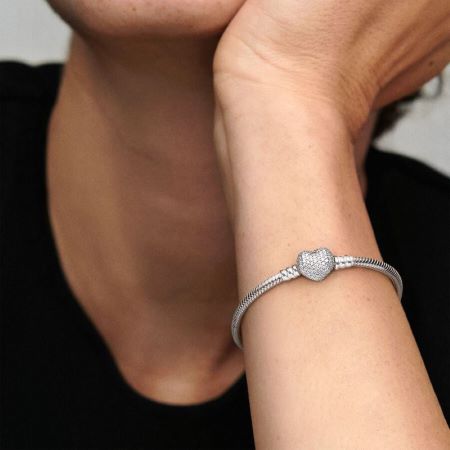 590727CZ Pandora Moments Sparkling Heart Pave clasp snake chain bracelet