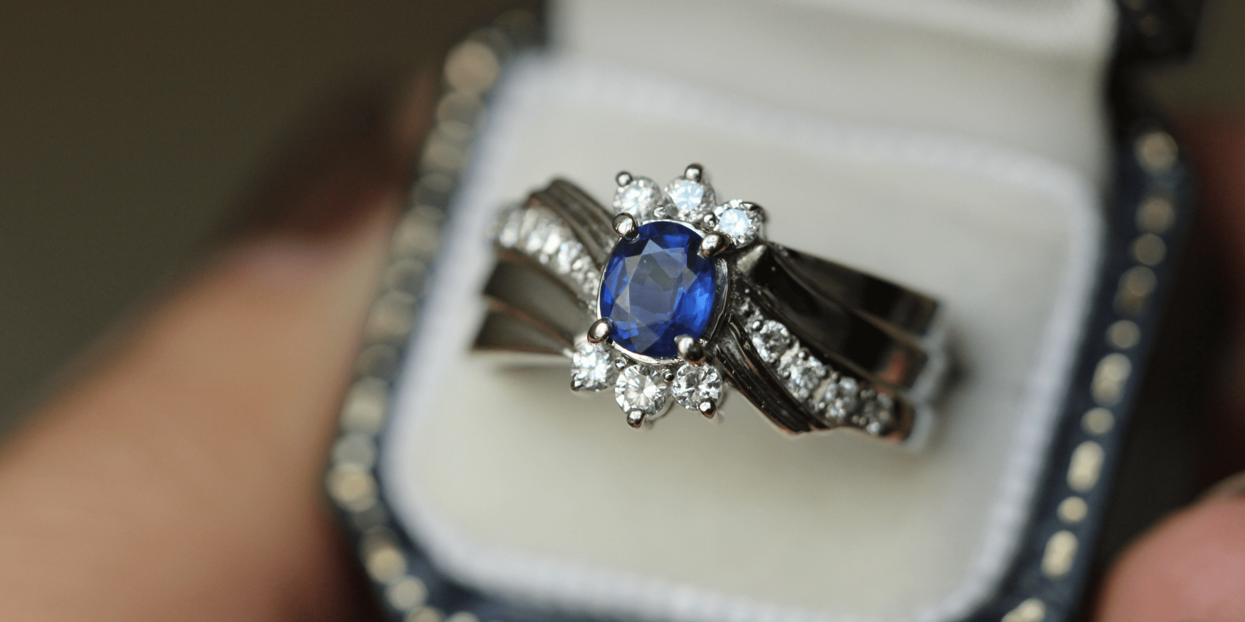 buying engagement ring guide featured image