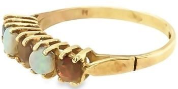 Garnet opal five stone 9ct yellow gold ring