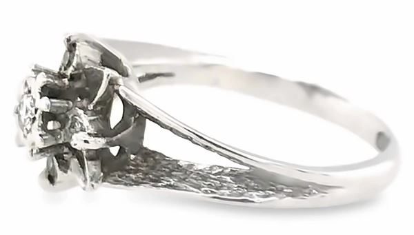 Illusion set openwork flower diamond 18ct white gold ring
