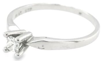 Platinum princess cut diamond engagement ring