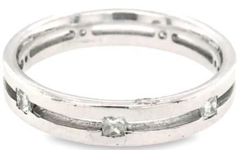 Princess cut diamond set ring 18ct white gold