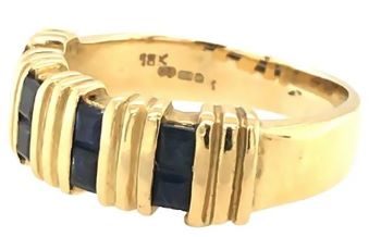 Princess cut sapphire 18 ct yellow gold ring