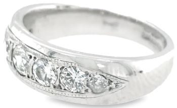Seven stone graduated dimaond 18ct white gold ring