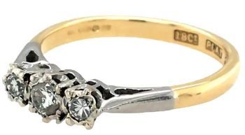 Triple stone diamond ring 18ct yellow gold platinum