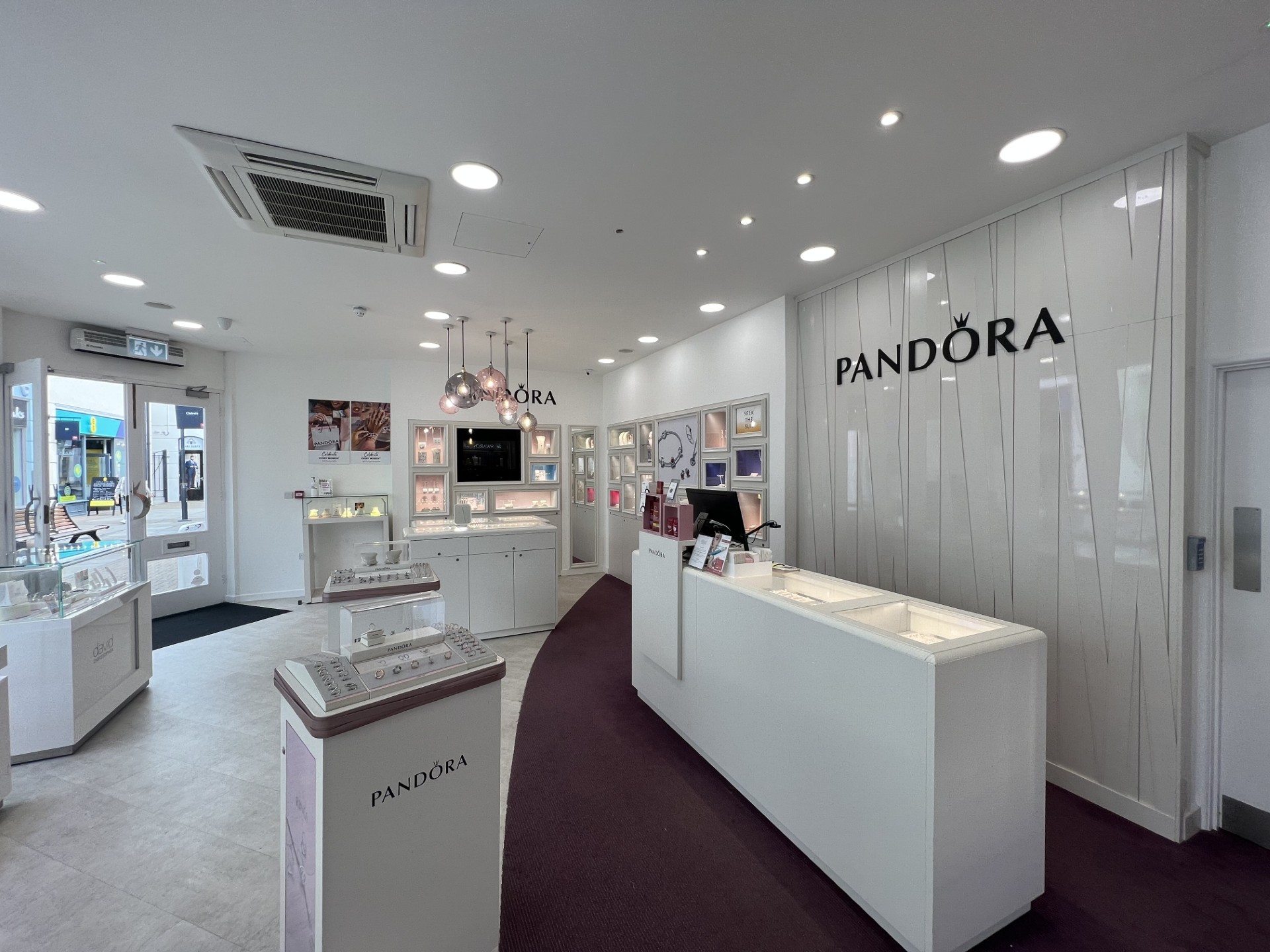 Pandora store necklaces on sale